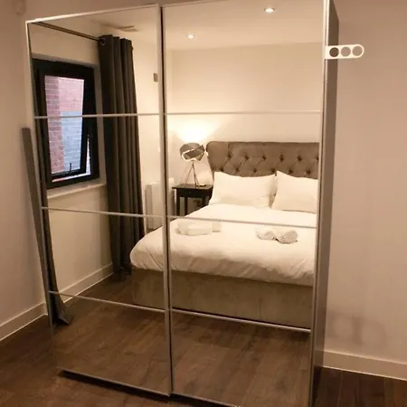 Lägenhet Stunning 1 Bedroom In City Centre *