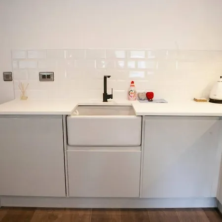 Stunning 1 Bedroom In City Centre
